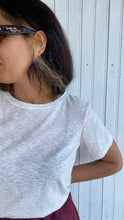 Carica l'immagine nel visualizzatore di Gallery, T-shirt Essenziale bianca
