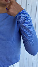 Carica l'immagine nel visualizzatore di Gallery, Maglia scollo barchetta blu
