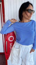Carica l'immagine nel visualizzatore di Gallery, Maglia scollo barchetta blu
