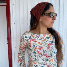 Carica l'immagine nel visualizzatore di Gallery, Maglia scollo barchetta fiori

