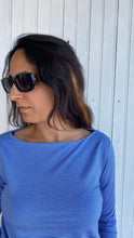 Carica l'immagine nel visualizzatore di Gallery, Maglia scollo barchetta blu
